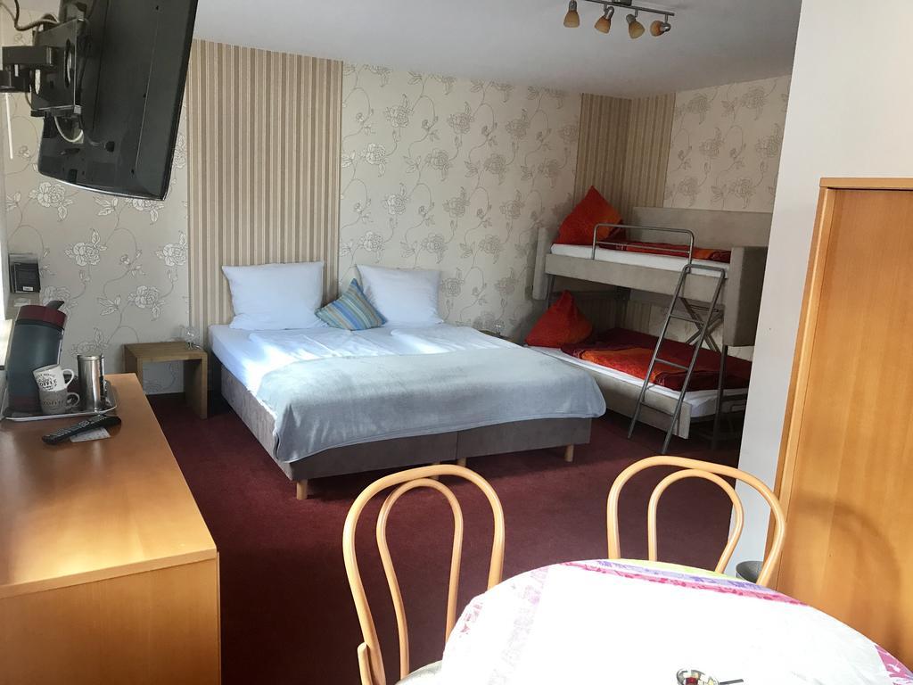 Bed & Rooms, Woergl Kültér fotó